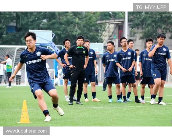 中国足球振兴迎新机遇 本土教练助力青训发展再创新高 中国足球振兴迎新机遇 本土教练助力青训发展再创新高