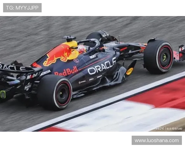 F1赛季最新动态:梅赛德斯与红牛角逐激烈 战略调整引热议 F1赛季最新动态:梅赛德斯与红牛角逐激烈 战略调整引热议