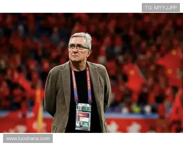 中国足球队新任主帅上任 目标冲击世界杯晋级并重塑球队竞争力 中国足球队新任主帅上任 目标冲击世界杯晋级并重塑球队竞争力