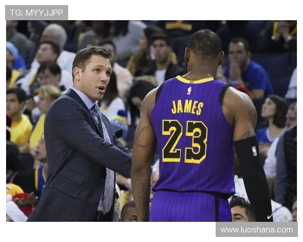 新赛季多队豪强化学反应引发联盟格局剧烈震荡焦点之争升级全面