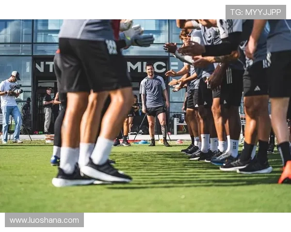 梅西加盟迈阿密国际后首次亮相 场上表现引发球迷热议