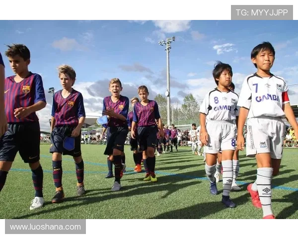 巴塞罗那俱乐部百年传承与全球足球文化影响力解析发展战略与青训体系价值